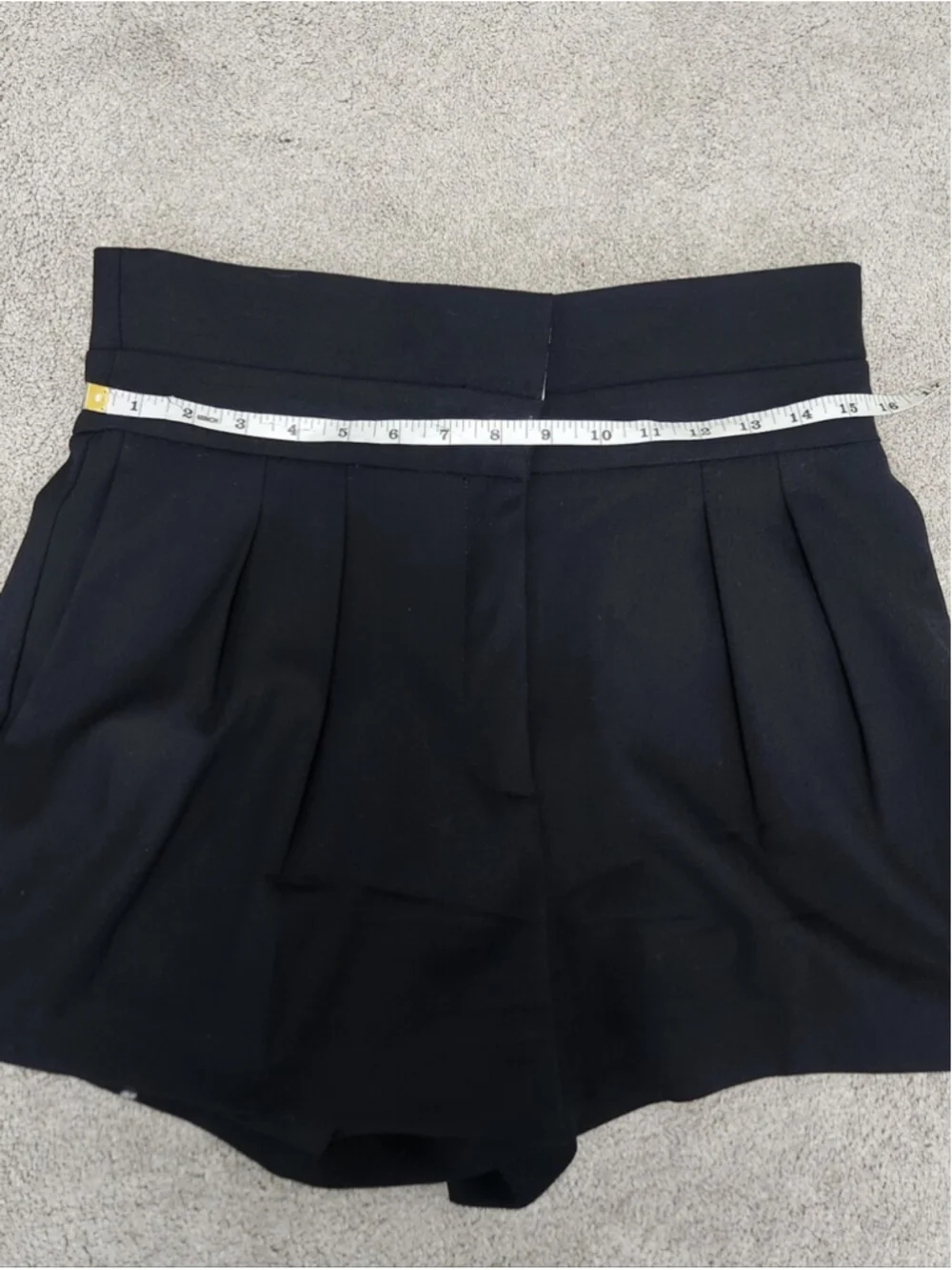 Aritzia Babaton Black Shorts Wool Pleated High Waisted Sz 8 Dark Academia Preppy